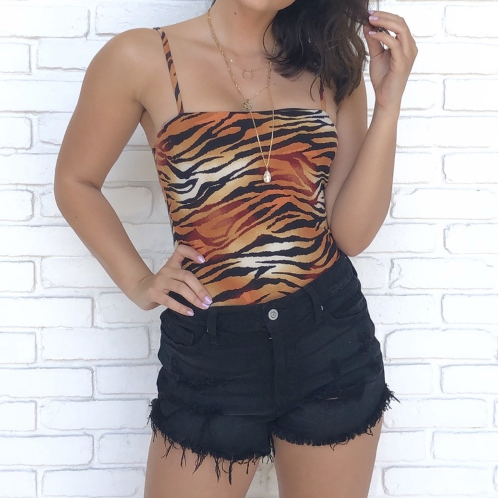 🐅 NWOT Tiger Print Bodysuit 🐅